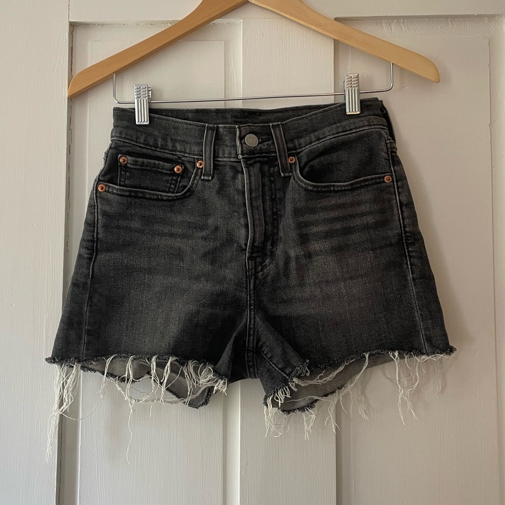 Levi’s High Rise Black Shorts